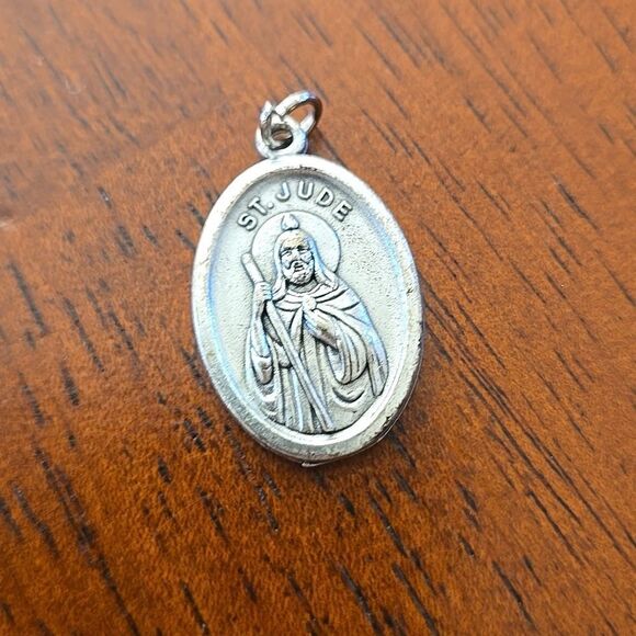 Silver Tone Oval St. Jude Pendant Medallion Jewelry Unisex Charm - Picture 9 of 14